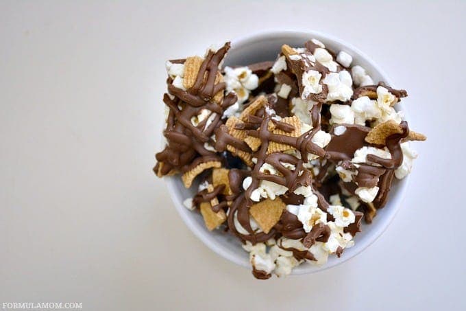 Smores Popcorn Bark is Perfect for Your Next Movie Night! #smores
