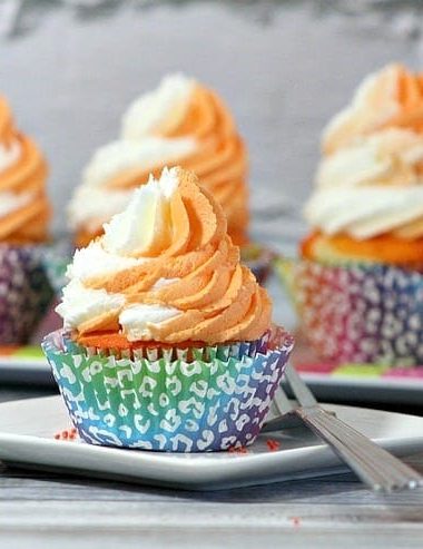 Make your own Orange Creamsicle cupcakes with this delicious cupcake recipe!