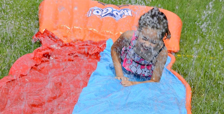 Check out some fun ways to keep cool in the summer! Get the kids outside with some fun water play ideas and other great summer activities! #summer