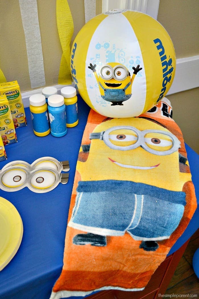 Throw a crazy Minions or Despicable Me party with these Easy Minions Party Ideas!