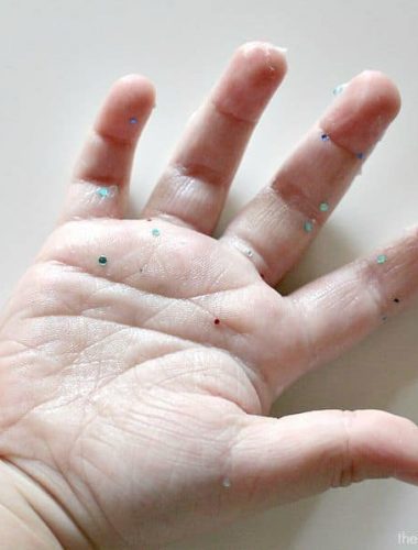 Teach your kids about the importance of handwashing and good hand hygiene with this fun glitter germs activity! Battle cold and flu season in a fun way!