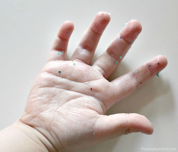 Teach your kids about the importance of handwashing and good hand hygiene with this fun glitter germs activity! Battle cold and flu season in a fun way!