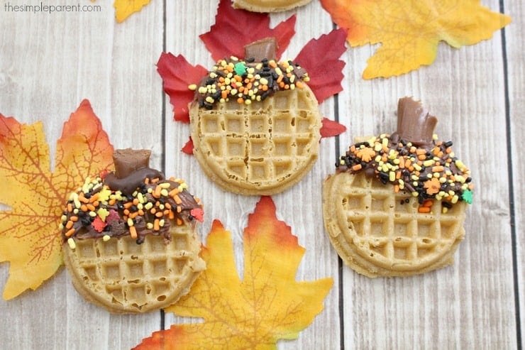 The weather is changing which means it's time for fun fall breakfast ideas for the kids! Turn waffles into these adorable acorns with just a few ingredients!