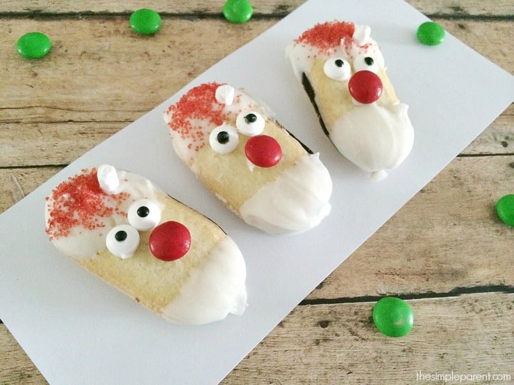 Looking for easy Christmas cookies to make? Make these no bake Santa Cookies for your next kids Christmas party of holiday cookie exchange!
