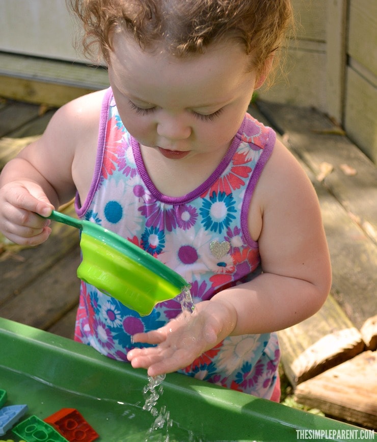 Have fun with your kids this summer with some fun and easy backyard activities for toddlers!