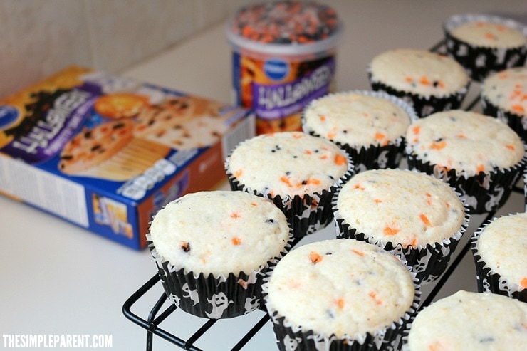 Learn how to make these easy Halloween soda cupcakes with your kids!