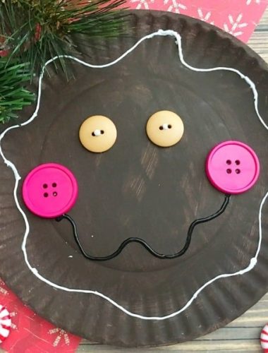 Have fun this holiday season by making this Paper Plate Gingerbread Man Craft!