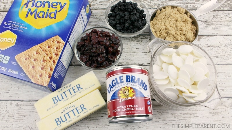 White Chocolate Cranberry Graham Cracker Toffee #easyrecipes #candybark #sweet
