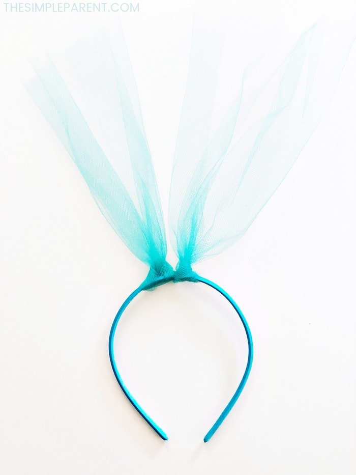 How to Make Troll Hair Headband - Learn how to make a DIY Trolls Poppy or Branch headband! To make this craft, you only need your favorite color tulle (which makes it easy to make for a boy or a girl) and follow the tutorial. You can even make a rainbow! These are also great for Trolls themed parties as a craft idea or an easy party favor!