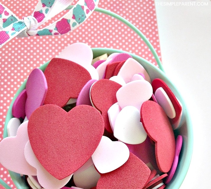 Valentine Art Projects for Kids - These fun Valetine crafts are great for kids of all ages! Ideas for toddlers, preschool, kindergarten, and even elementary aged kids! My favorite is the easy DIY shirt idea! It's a great one for adults too!