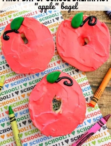 Start a first day of school breakfast tradition by making this cute (and easy) apple craft that's also edible!