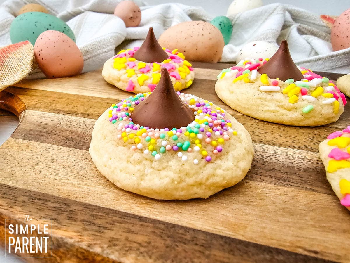 Easter Kiss Cookies on wooden counter